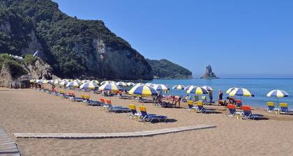 Prestige Villas | AG GORDIOS | Omakotitalo & allas 1200m Sandy Beac