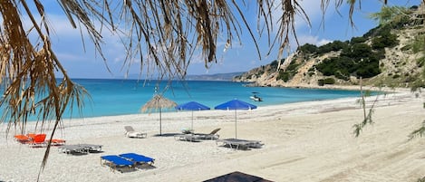 Una spiaggia nelle vicinanze