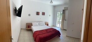 2 bedrooms, iron/ironing board, travel cot, free WiFi