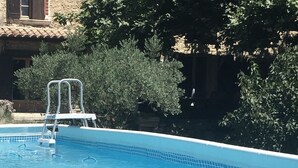 حمام سباحة