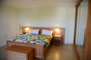 4 bedrooms, iron/ironing board, Internet, bed sheets - Villa in the Hills with a View (Pietrapaola)