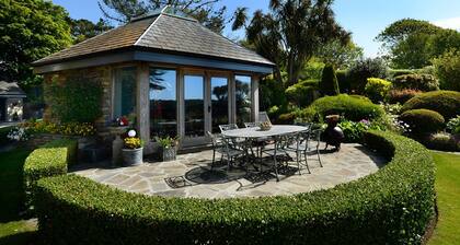 "Lisheen House", Coastal Waterfront 7 Bedrooms