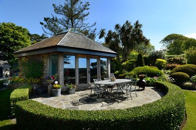 "Lisheen House", Coastal Waterfront 7 Bedrooms