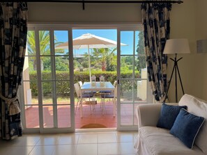 Fernseher, Kamin, DVD-Player, Stereoanlage