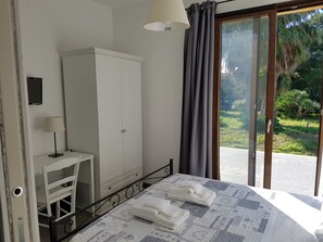 4 bedrooms, iron/ironing board, WiFi, bed sheets - Villa Agape -villa elegant garden a few meters from the sea (Lido di Noto)