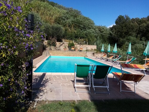 Apartamento con zona exterior equipada.