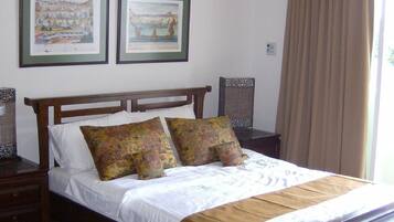 2 bedrooms, iron/ironing board, WiFi, bed sheets