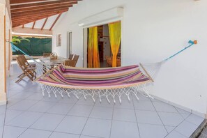 屋外ダイニングエリア