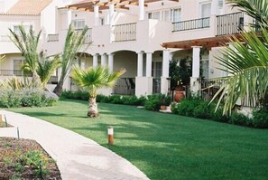 Property grounds - A superb recently refurbished apartment in this highly sought after resort  (Vilamoura)