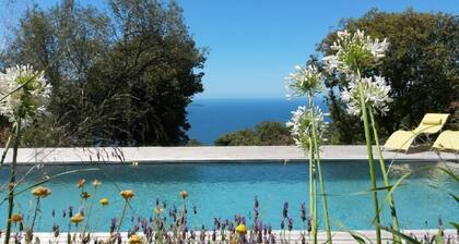 Maison  d'exception au calme vue magnifique.