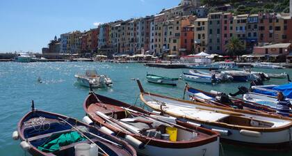 Charming Farmhouse in a Tuscan landscape at walking distance from a village