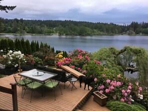 Outdoor dining - Cottage Lake Bed and Breakfast (Woodinville)