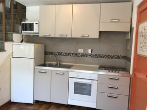 Frigorífic, microones, forn i placa de cuina 