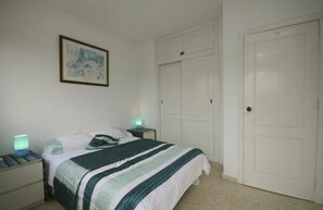 3 chambres, fer et planche à repasser, Wi-Fi gratuit, draps fournis