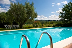 Outdoor pool - Peace, relaxation and privacy in the Lucca countryside. Swimming pool and air conditioning. (Capannori)