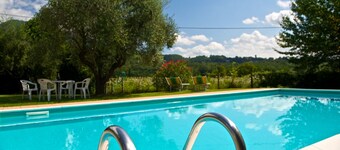 Peace, relaxation and privacy in the Lucca countryside. Swimming pool and air conditioning.