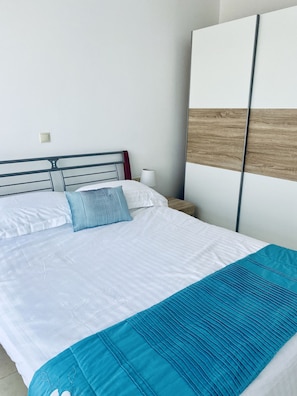 3 bedrooms, in-room safe, iron/ironing board, travel crib