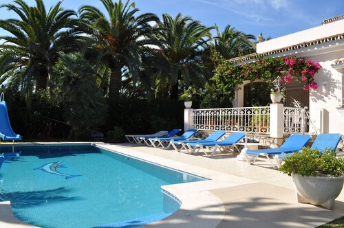 Luxury Spacious Villa with Private pool for 6 in Elviria, Marbella, with WiFi