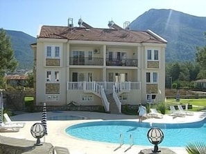 Apartment block (F2 top right) - 3 Bedroom, 2 Bathroom Duplex Apartment, Air Conditioned with Shared Pool (oludeniz/fethiye)