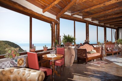 The Sea Farmhouse with pool - My Rental Homes