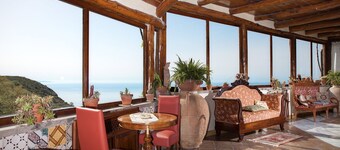 The Sea Farmhouse with pool - My Rental Homes