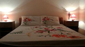 2 quartos, ferros/tábuas de passar roupa, Wi-Fi, roupa de cama