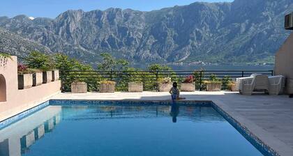 Apartment With Pool. Amazing Picturesque Views Of Kotor Bay <br>Internet satellite
