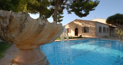Can Cirerol, spacious house with pool in Porto Colom, Mallorca