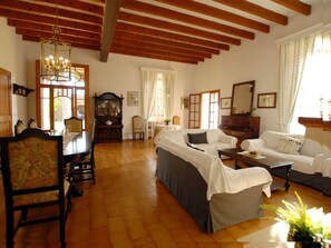 TV - Can Cirerol, spacious house with pool in Porto Colom, Mallorca (Felanitx)