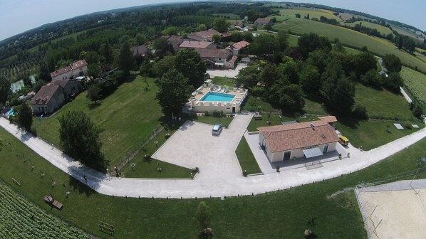 المنشأة من الخارج