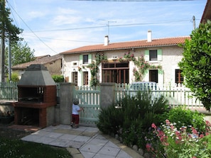 Terrace/patio - Get together with family and friends. (Saint-Séverin)