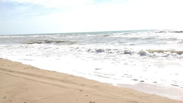 Una spiaggia nelle vicinanze, teli da spiaggia