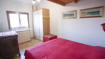 2 bedrooms, bed sheets
