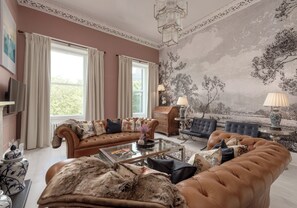 TV, DVD player - Stunning view of Edinburgh Castle for a memorable stay in the City Centre (Edinburgh City Old Town)