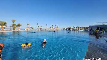 Innenpool, Außenpool