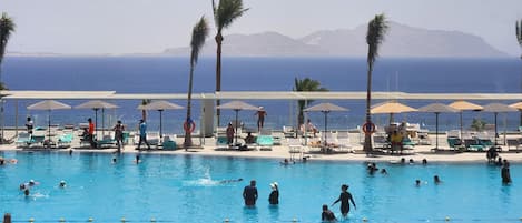 Piscina coperta, piscina all'aperto