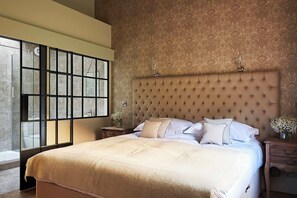 4 bedrooms, iron/ironing board, travel crib, free WiFi