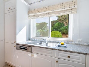 Fridge, microwave, oven, dishwasher - Casa Sorriso, set in Boavista Golf Resort (Lagos)