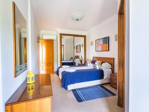 3 bedrooms, iron/ironing board, internet, bed sheets - Casa Sorriso, set in Boavista Golf Resort (Lagos)