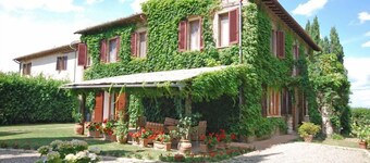 Villa with private pool overlooking San Gimignano. Exclusive use of the property