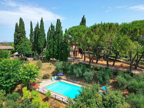 Villa with private pool overlooking San Gimignano. Exclusive use of the property