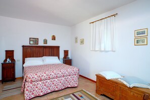 2 soverom, strykejern/-brett, reiseseng for barn og wi-fi (inkludert)