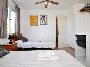 4 Schlafzimmer, Bügeleisen/Bügelbrett, Internetzugang, Bettwäsche