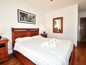 4 عدّة غرف نوم ومكواة/لوح كي وخدمة الإنترنت وملاءات أسرّة