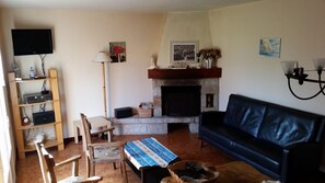 TV, fireplace, stereo