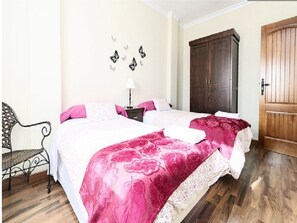 4 chambres, fer et planche à repasser, Wi-Fi, draps fournis