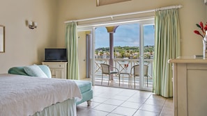 3 bedrooms, in-room safe, desk, iron/ironing board