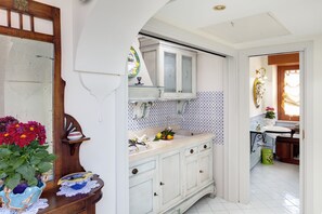 Shower, jetted bath, hair dryer, bidet