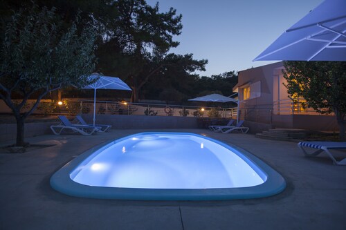 Butterfly valley, Comfortable 3 bed villa, private pool,  with Star Links WiFi

