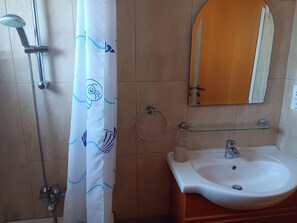Shower, hair dryer, towels, soap - Stunning Villa with Pool in Excellent & Peaceful Location - close to the beach! (Paralimni)